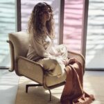 Sunuca koltuk, tasarım koltuk, modern lounge koltuk, ahşap gövdeli koltuk, hasır detaylı koltuk, özel üretim koltuk, özel ölçü koltuk, sipariş mobilya koltuk, ısmarlama mobilya koltuk, boucle kumaş koltuk, el işçiliği koltuk, luxury seating, designer armchair, contemporary furniture, butik mobilya, iç mimari koltuk, salon koltuğu, okuma koltuğu, tekli koltuk, özel üretim mobilya