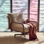 Sunuca koltuk, tasarım koltuk, modern lounge koltuk, ahşap gövdeli koltuk, hasır detaylı koltuk, özel üretim koltuk, özel ölçü koltuk, sipariş mobilya koltuk, ısmarlama mobilya koltuk, boucle kumaş koltuk, el işçiliği koltuk, luxury seating, designer armchair, contemporary furniture, butik mobilya, iç mimari koltuk, salon koltuğu, okuma koltuğu, tekli koltuk, özel üretim mobilya