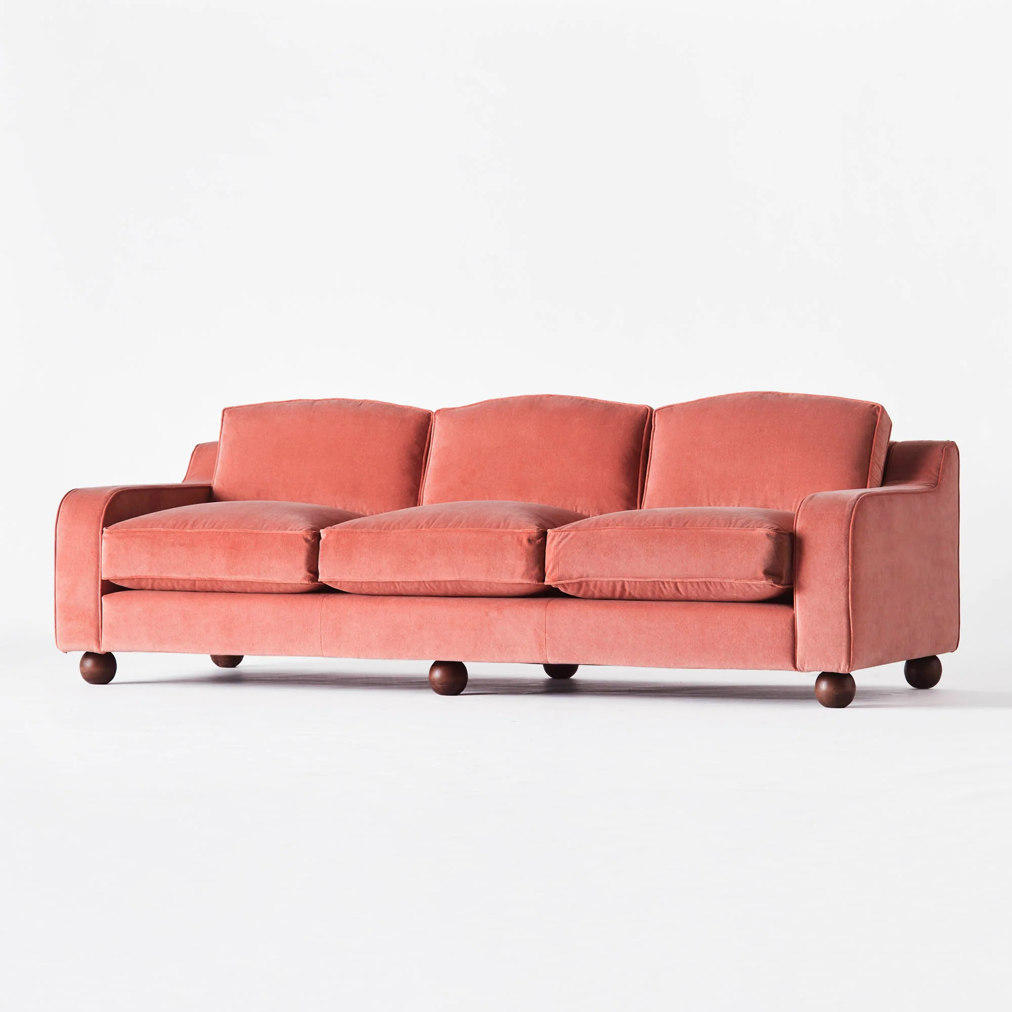 talmaro kanepe, küresel ayaklı kanepe, retro modern sofa, kadife modern kanepe, özel üretim kanepe, sipariş mobilya, ısmarlama mobilya, talent design sofa