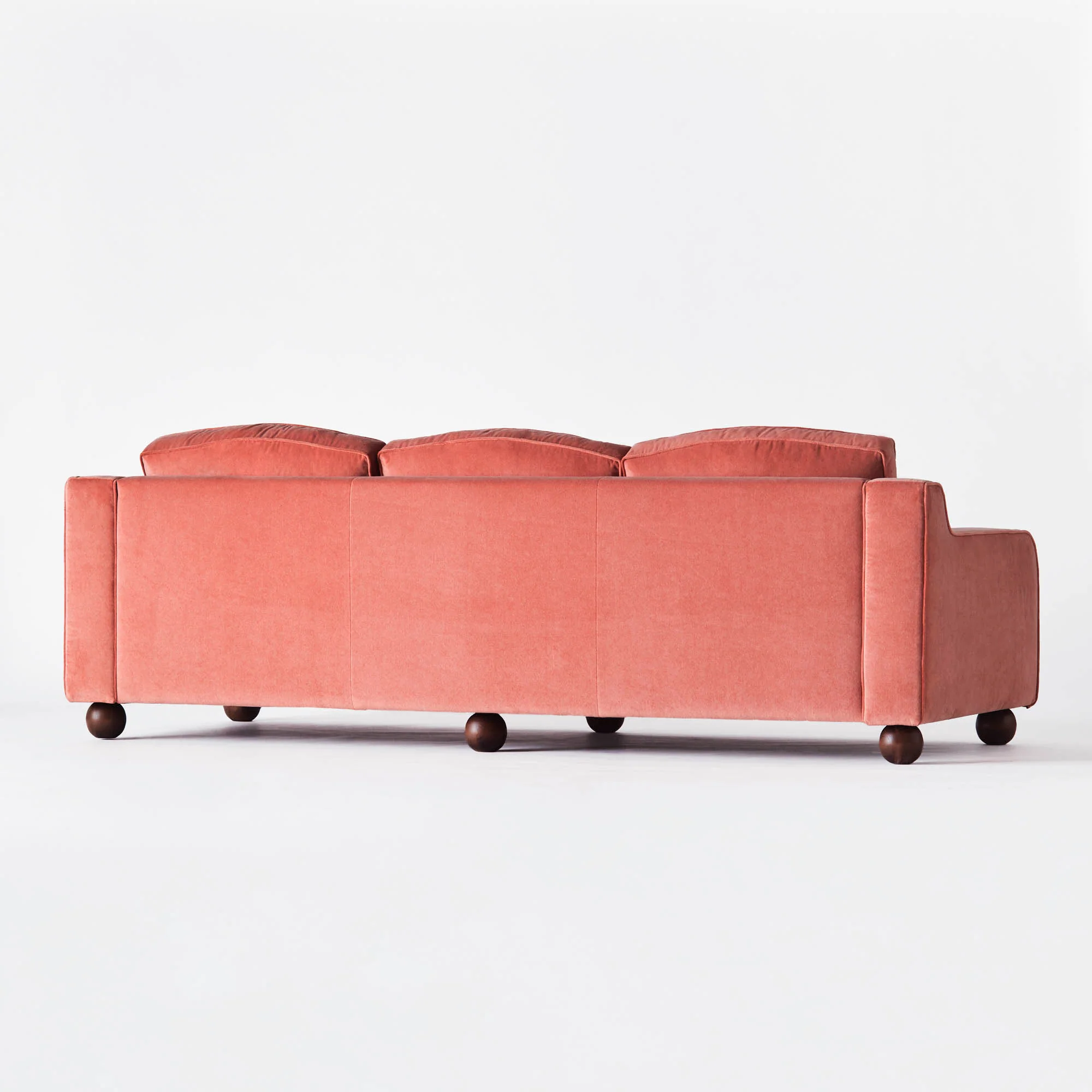 talmaro kanepe, küresel ayaklı kanepe, retro modern sofa, kadife modern kanepe, özel üretim kanepe, sipariş mobilya, ısmarlama mobilya, talent design sofa