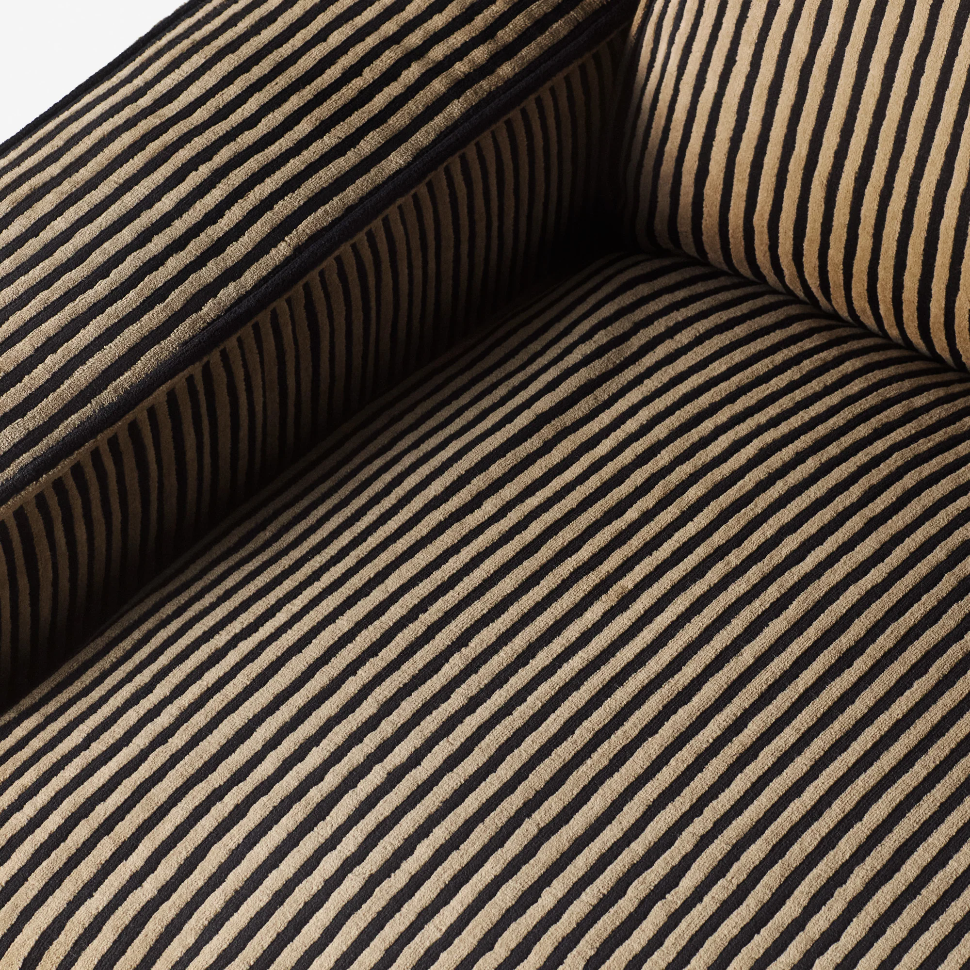 talmaro kanepe, küresel ayaklı kanepe, retro modern sofa, kadife modern kanepe, özel üretim kanepe, sipariş mobilya, ısmarlama mobilya, talent design sofa