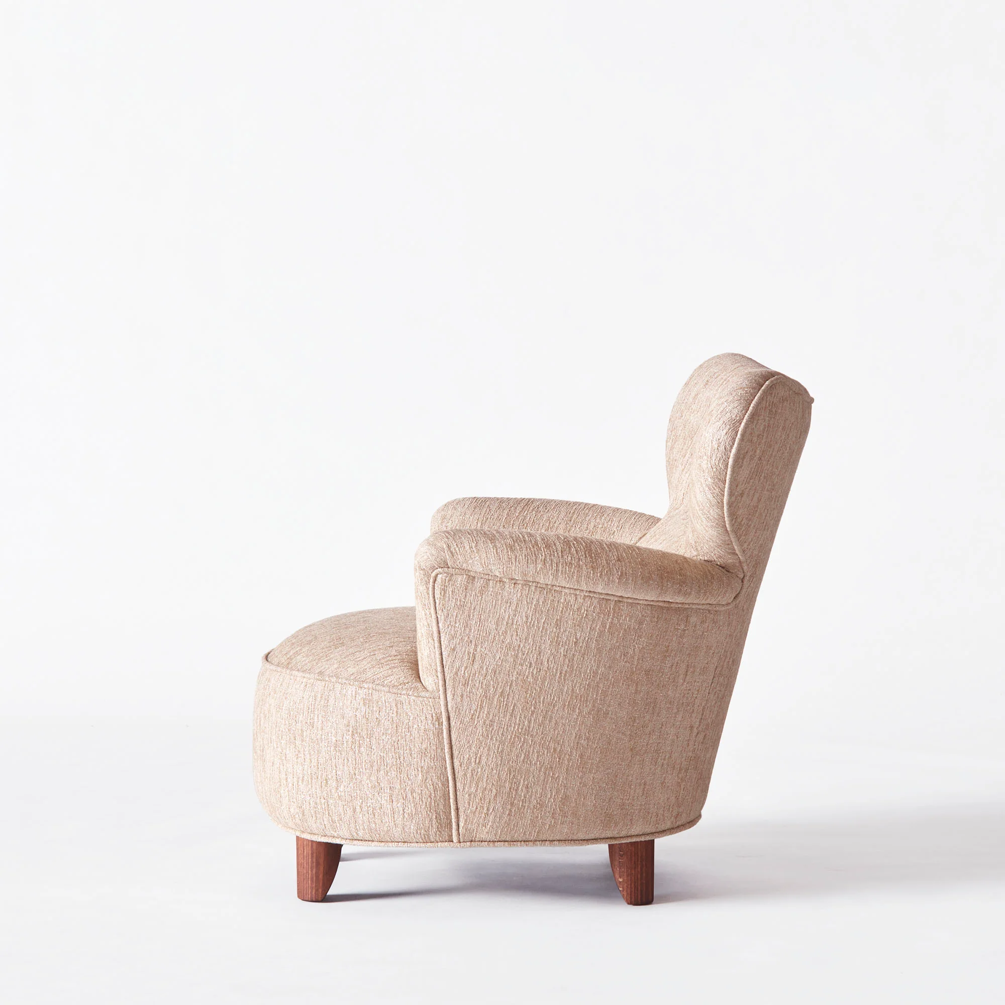 talmina berjer, kelebek sırtlı koltuk, scandinavian modern berjer, yuvarlak oturum berjer, özel üretim koltuk, sipariş mobilya, ısmarlama mobilya, talent design berjer