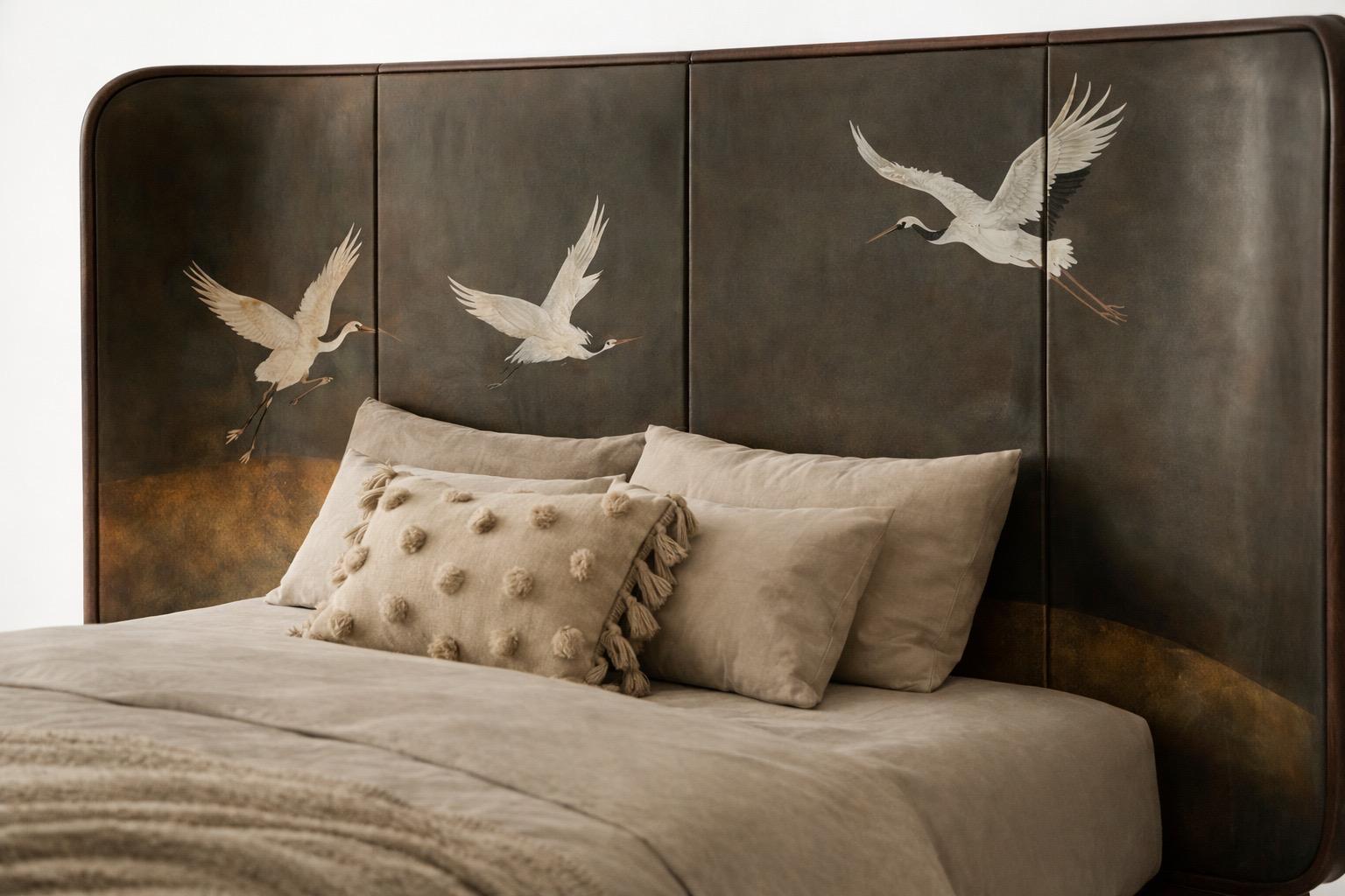 aeris karyola, turna motifli karyola, özel tasarım karyola, platform yatak, ahşap başlıklı yatak, modern karyola, japandi karyola, tasarım yatak, özel üretim karyola, özel ölçü karyola, sipariş karyola, ısmarlama karyola, talent design yatak, butik otel karyolası, designer bed, statement headboard bed