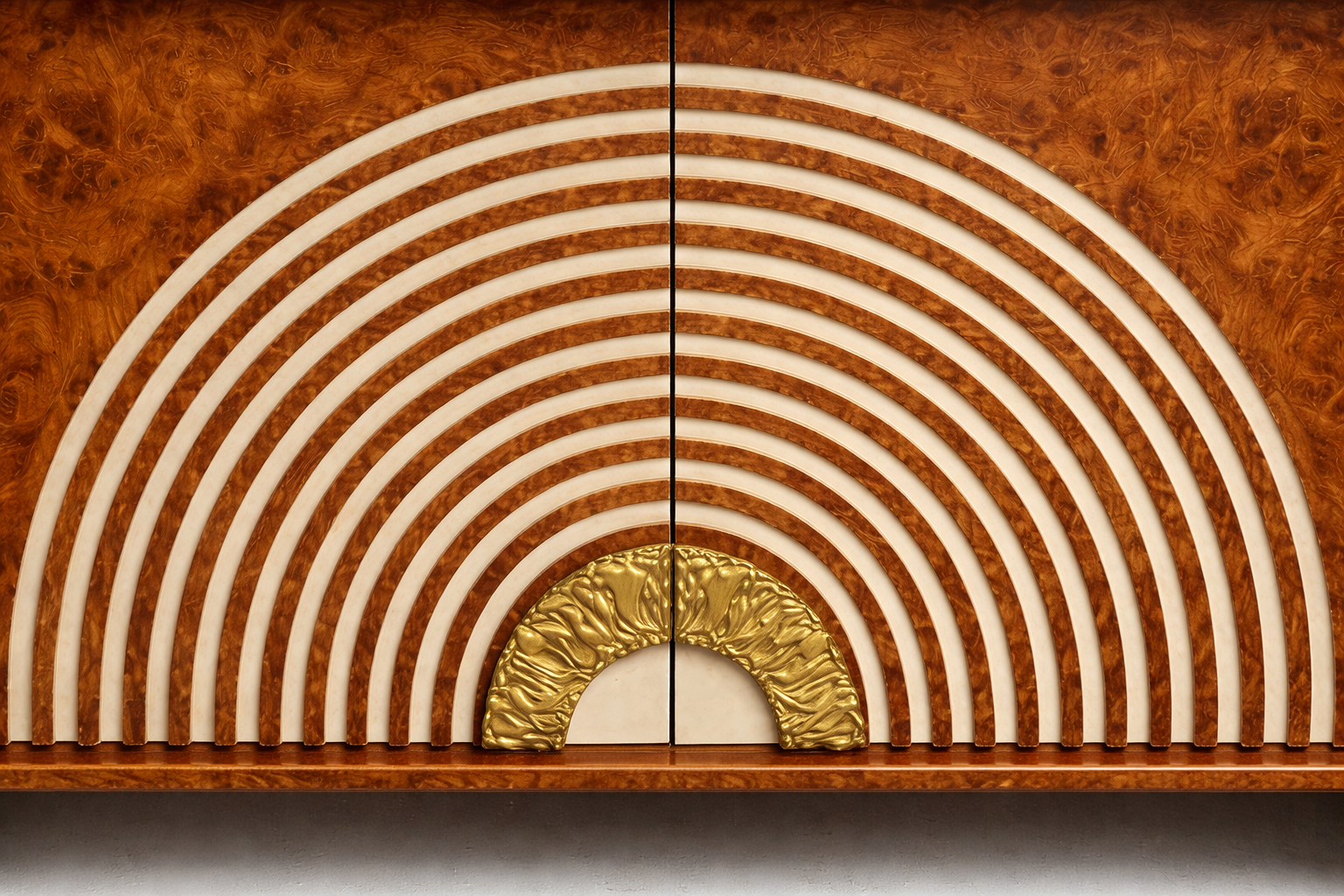 kok kaplama ahsap art deco bufe tasarimi, mermer tablalı luks sideboard tasarimi, konsantrik motifli dekoratif modern bufe, ozel uretim kok kaplama luks bufe tasarimi, metal detayli art deco stil bufe