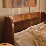 kavisli masif ahşap yatak tasarım, art deco stil özel ölçü karyola, ceviz kaplama lüks yatak modeli, sipariş mobilya yatak odası tasarımı, ısmarlama mobilya modern bed frame