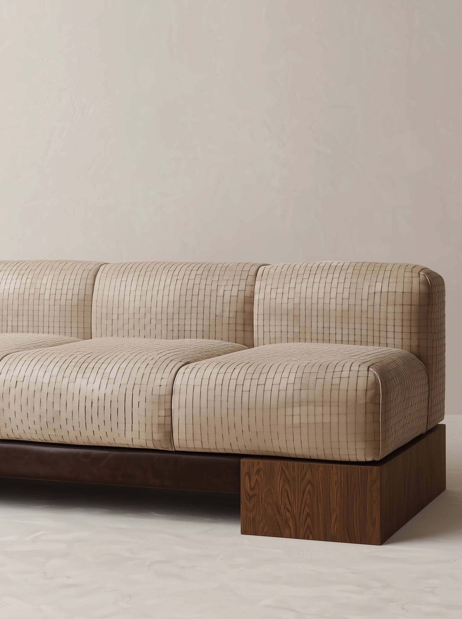 masif ahsap platform modern kanepe tasarimi, kalin minderli moduler sofa modeli, ozel uretim genis oturum kanepe, dusuk profil modern salon koltugu, dokulu kumas platform bazli kanepe