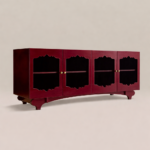 kirmizi lake cam kapak bufe tasarimi, vintage modern bufe dolabi, ozel uretim lake sideboard, pirinc detayli cam kapak bufe, dekoratif ic yuzeyli bufe