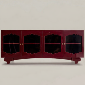 kirmizi lake cam kapak bufe tasarimi, vintage modern bufe dolabi, ozel uretim lake sideboard, pirinc detayli cam kapak bufe, dekoratif ic yuzeyli bufe