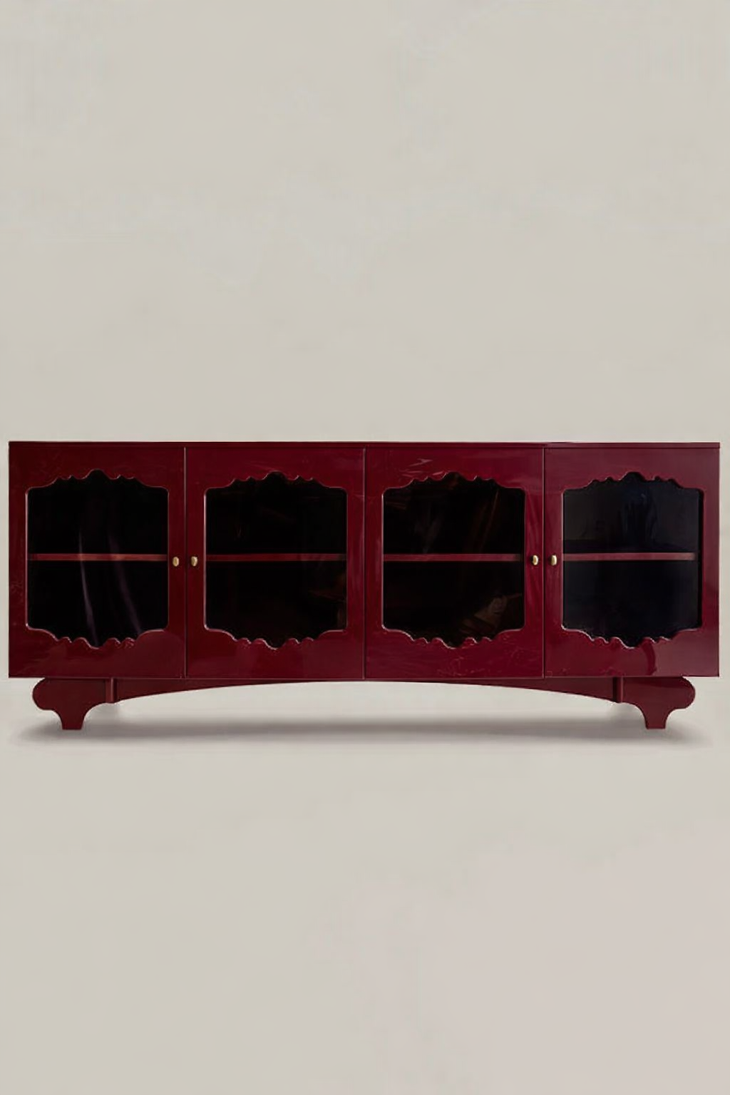 kirmizi lake cam kapak bufe tasarimi, vintage modern bufe dolabi, ozel uretim lake sideboard, pirinc detayli cam kapak bufe, dekoratif ic yuzeyli bufe