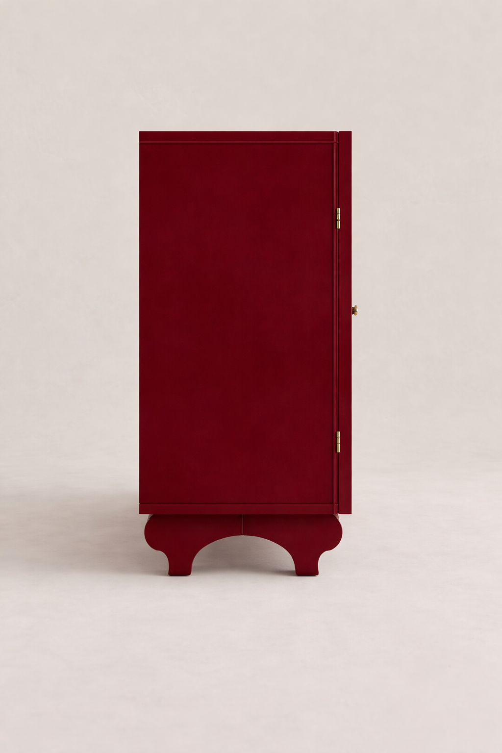 kirmizi lake cam kapak bufe tasarimi, dekoratif ic yuzeyli vintage modern bufe, ozel uretim lake bufe tasarimi, pirinc detayli cam kapak sideboard, burgonya renk bufe tasarimi