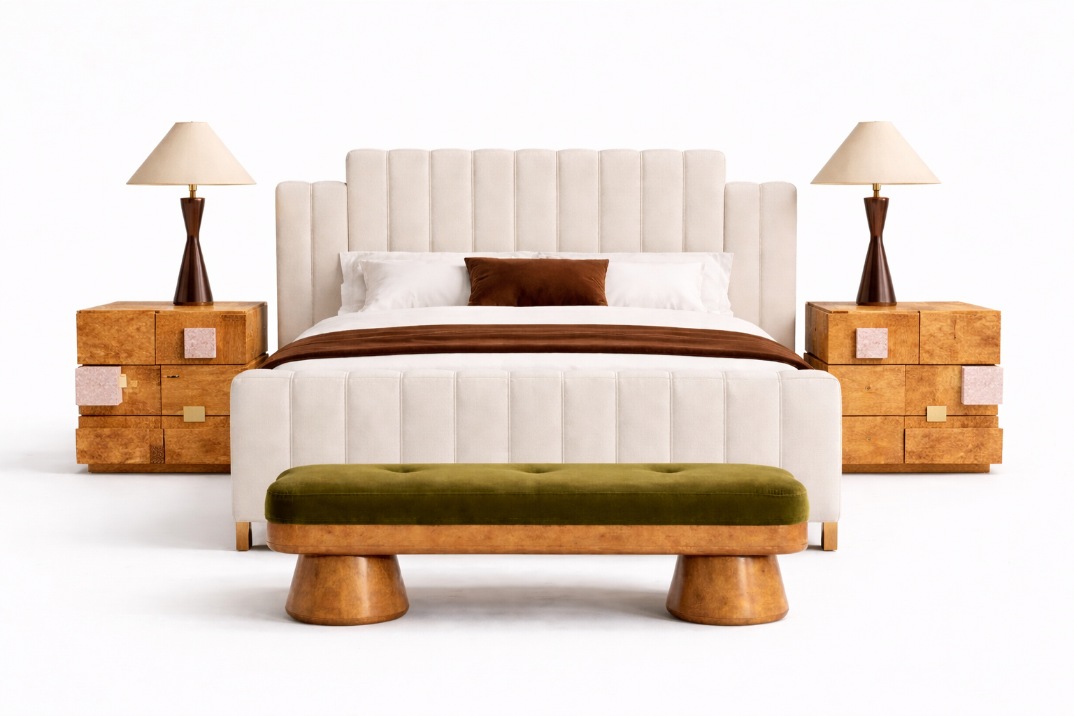 dikey kanallı döşemeli karyola, art deco başlıklı modern yatak, yüksek başlıklı döşemeli yatak çerçevesi, metal köşe detaylı tasarım karyola, özel üretim kanallı yatak başlığı