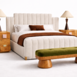 dikey kanallı döşemeli karyola, art deco başlıklı modern yatak, yüksek başlıklı döşemeli yatak çerçevesi, metal köşe detaylı tasarım karyola, özel üretim kanallı yatak başlığı