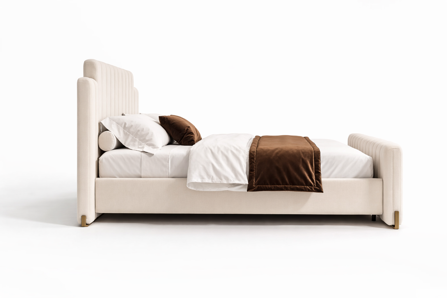 dikey kanallı döşemeli karyola, art deco başlıklı modern yatak, yüksek başlıklı döşemeli yatak çerçevesi, metal köşe detaylı tasarım karyola, özel üretim kanallı yatak başlığı