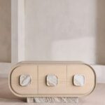 kavisli gövdeli masif ahşap büfe, traverten kulplu modern sideboard, traverten kaideli tasarım büfe, oval form masif ahşap konsol büfe, özel üretim traverten detaylı büfe