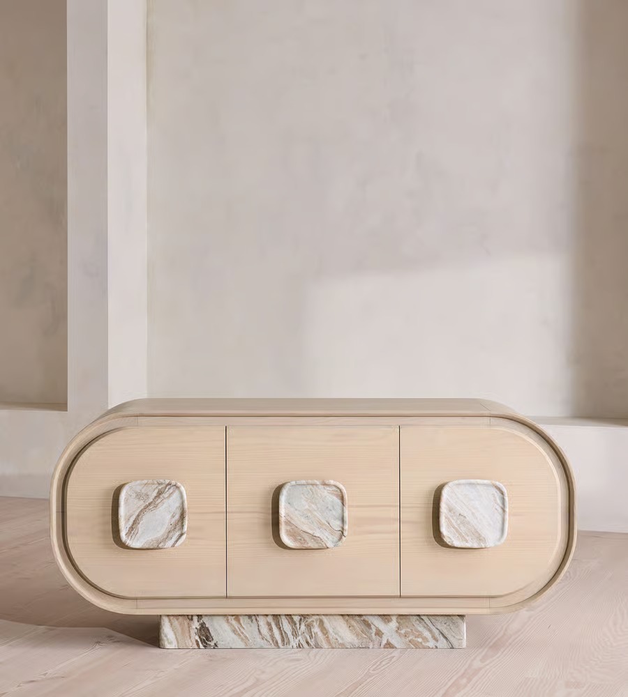 kavisli gövdeli masif ahşap büfe, traverten kulplu modern sideboard, traverten kaideli tasarım büfe, oval form masif ahşap konsol büfe, özel üretim traverten detaylı büfe