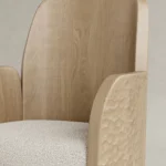 masif ahşap kolçaklı sandalye elde yontulmuş doku özel üretim, heykelsi dining chair özel ölçü sipariş mobilya, ısmarlama mobilya kolçaklı sandalye tasarım, modern rustic ahşap sandalye kolçaklı, el işçiligi detaylı sandalye masif ahşap tasarım