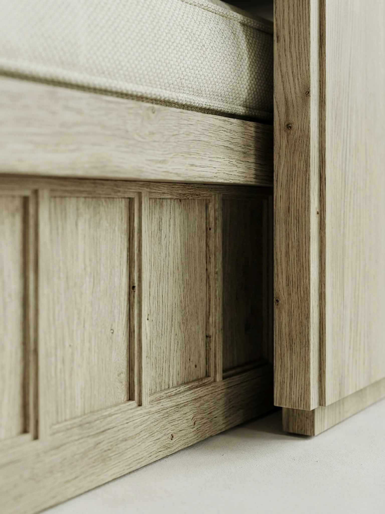 masif mese panel detayli bench tasarimi, entegre sehpali modern bench oturma, ozel uretim ahsap bench tasarimi, dosemeli oturumlu modern bench, cok fonksiyonlu bench mobilya