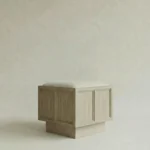 masif mese panel detayli puf tasarimi, dosemeli modern ahsap puf, ozel uretim ottoman tasarimi, panel govdeli minimal puf, japandi stil modern puf