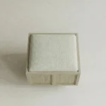 masif mese panel detayli puf tasarimi, dosemeli modern ahsap puf, ozel uretim ottoman tasarimi, panel govdeli minimal puf, japandi stil modern puf