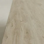 masif mese ahsap tabla panel ayak masa, dikey panel detayli modern yemek masasi, ozel uretim ahsap dining table tasarimi, monolitik modern masa japandi stil, panel govdeli heykelsi masa