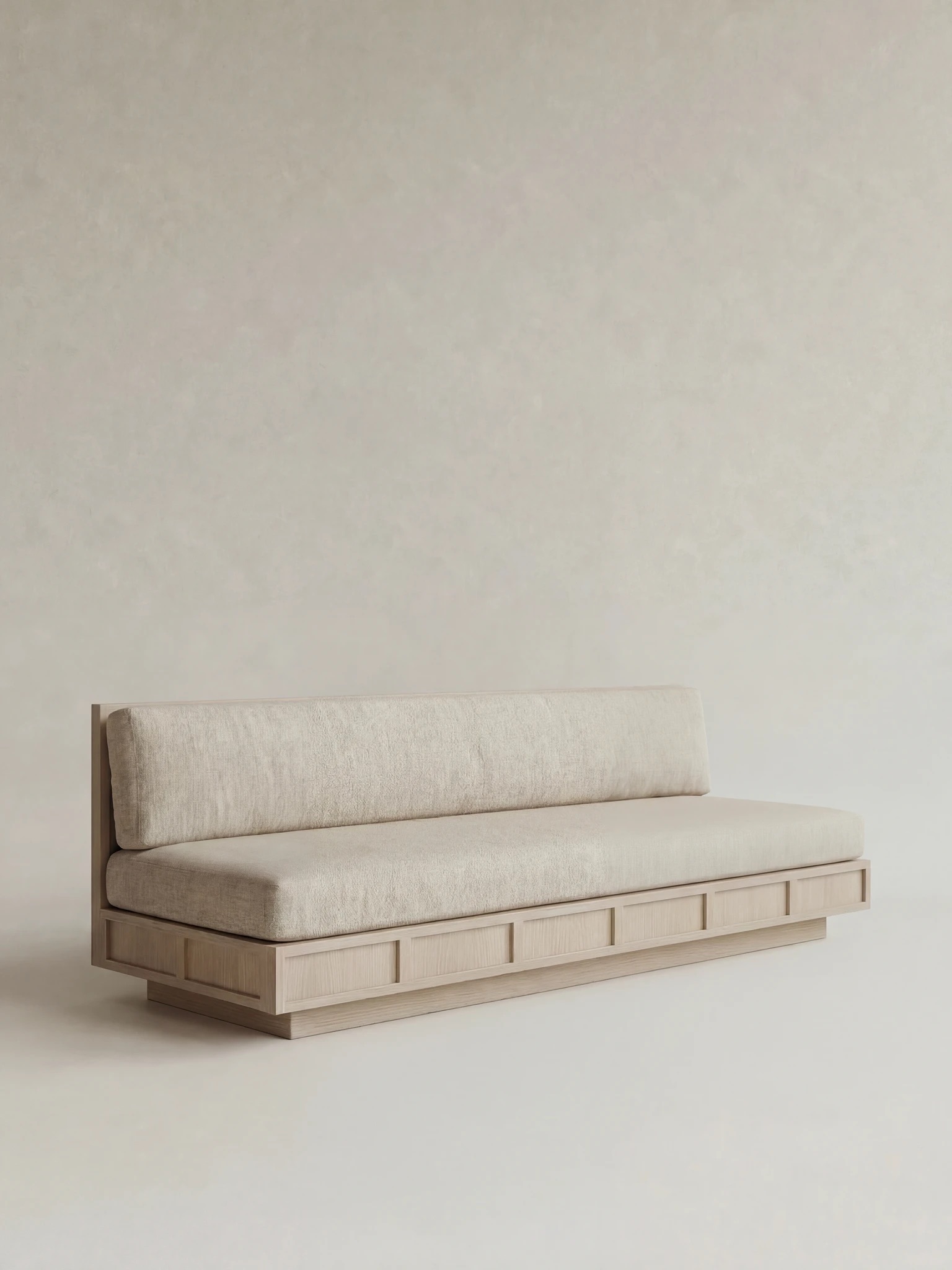 masif ahsap kanepe minimal platform tasarim, ozel uretim modern kanepe modeli siparis mobilya, japandi stil low profile kanepe tasarimi, panel detayli ahsap kanepe ismaralama mobilya, modern dosemeli kanepe masif govde