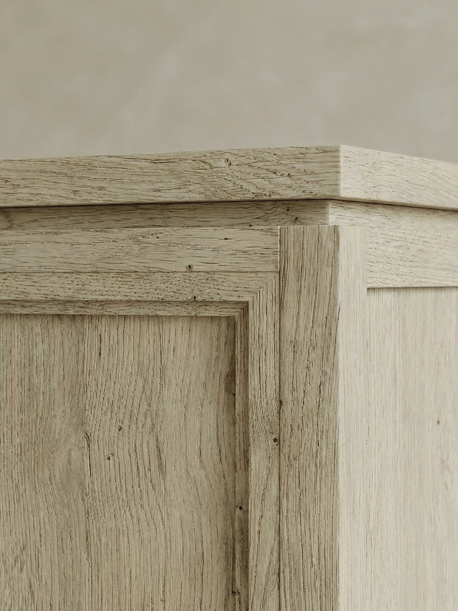 masif mese panel komodin tasarimi, grid yuzey modern bedside table, ozel uretim ahsap komodin, minimal modern yatak yani komodin, mimari panel detayli komodin