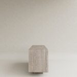 mese govdeli seramik panelli modern bufe tasarimi, dokulu seramik panel kapakli sideboard, ozel uretim brutalist modern bufe tasarimi, mimari blok ayakli modern ahsap bufe, seramik panel yuzeyli modern depolama mobilyasi