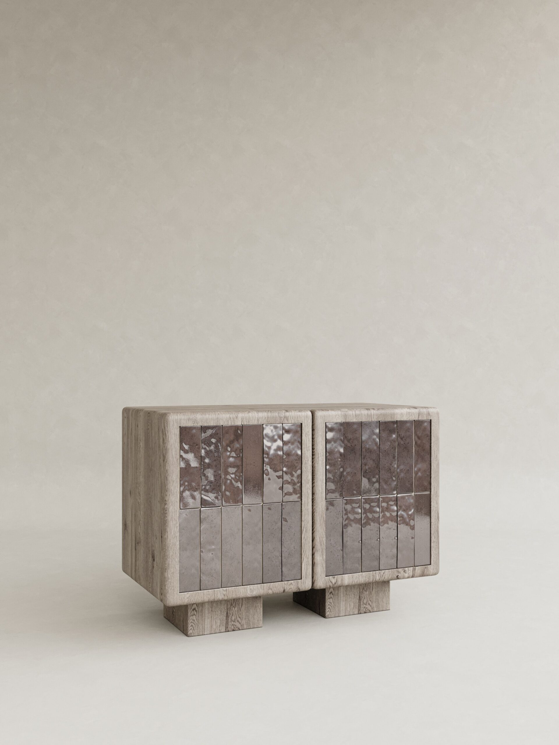 komur efektli yakma mese komodin tasarimi, dokulu seramik panel brutalist komodin, ozel uretim modern mimari bedside table, blok form koyu ahsap tasarim komodin, yakma ahsap dokulu modern yatak yani komodin