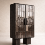 komur efektli yakma mese vitrin bufe tasarimi, dokulu seramik panel kapakli brutalist vitrin dolabi, ozel uretim modern mimari vitrin bufe, blok ayakli koyu ahsap tasarim vitrin, yakma ahsap dokulu modern vitrin bufe