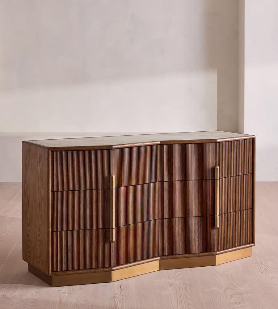 kanalli ahsap modern bufet tasarimi, pirinc detayli luxury sideboard, ozel uretim modern bufet dolabi, mimari cepheli ahsap bufet tasarimi, modern luxury yemek odasi bufesi