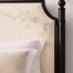 nakisli baslikli klasik karyola tasarimi, metal dikmeli modern classic bed, ozel uretim metal yatak tasarimi, klasik modern yatak odasi karyolasi, ferforje detayli modern karyola