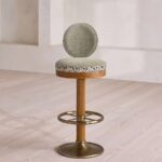 pirinç kaideli bar taburesi tasarımı, vintage stil metal bar stool, özel üretim döşemeli bar taburesi, pirinç ayaklı modern bar stool tasarımı, dekoratif kumaşlı bar taburesi