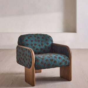 masif ahsap kollu modern koltuk tasarimi, ozel uretim lounge koltuk tasarimi, desenli kumas doseme modern koltuk, mimari form modern lounge chair, modern interior ahsap kollu koltuk