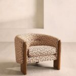 masif ahsap kavisli modern koltuk tasarimi, desenli kumas ozel uretim kanepe modeli, sarici sirtli konforlu salon koltugu, heykelsi form modern sofa tasarimi, butik tarz designer koltuk