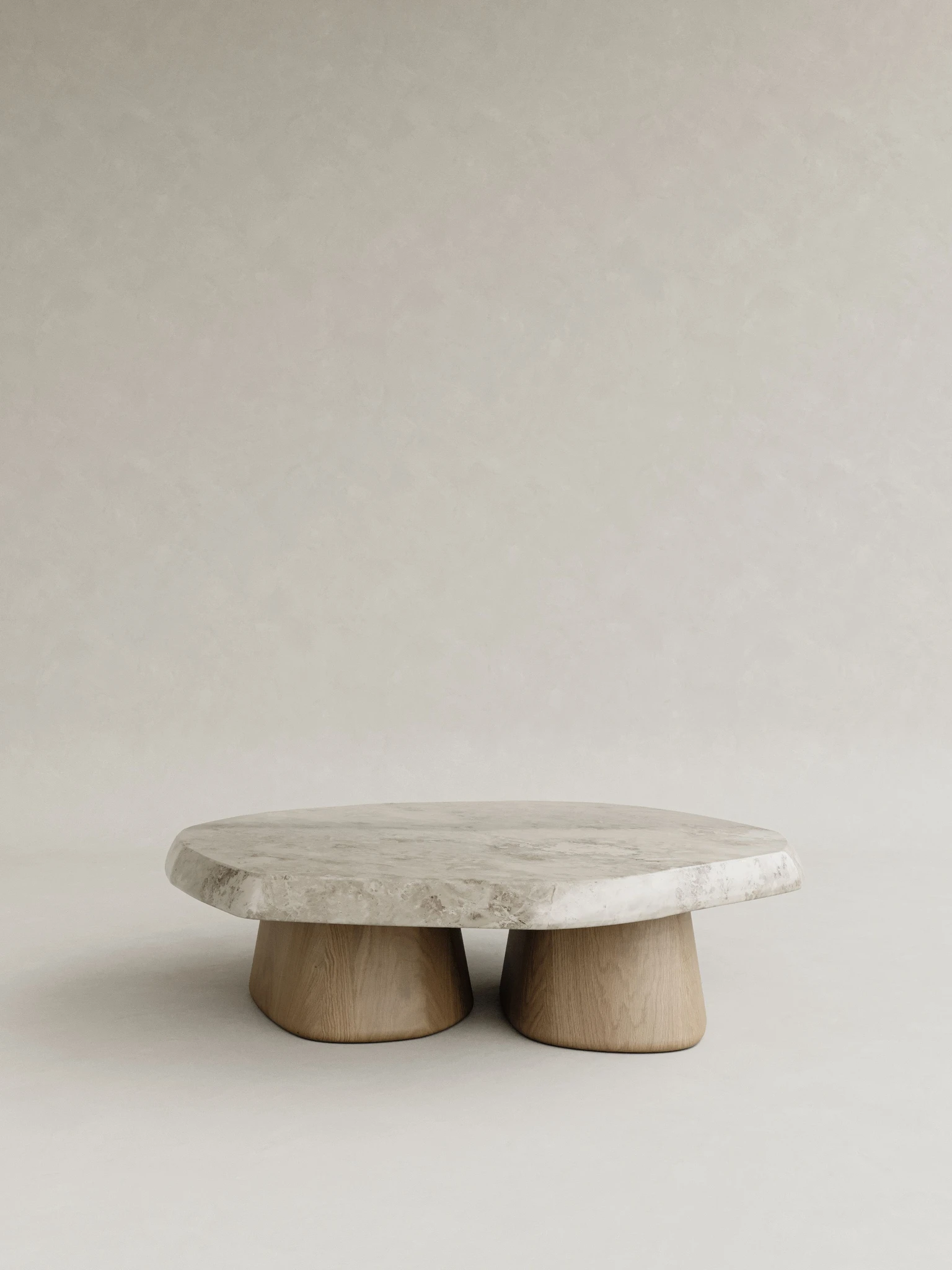 mermer sehpa çift konik ayaklı özel ölçü, masif ahşap ayaklı coffee table sipariş mobilya, ısmarlama mobilya doğal taş sehpa tasarım, minimal heykelsi orta sehpa mermer, japandi stil mermer sehpa doğal ahşap ayak