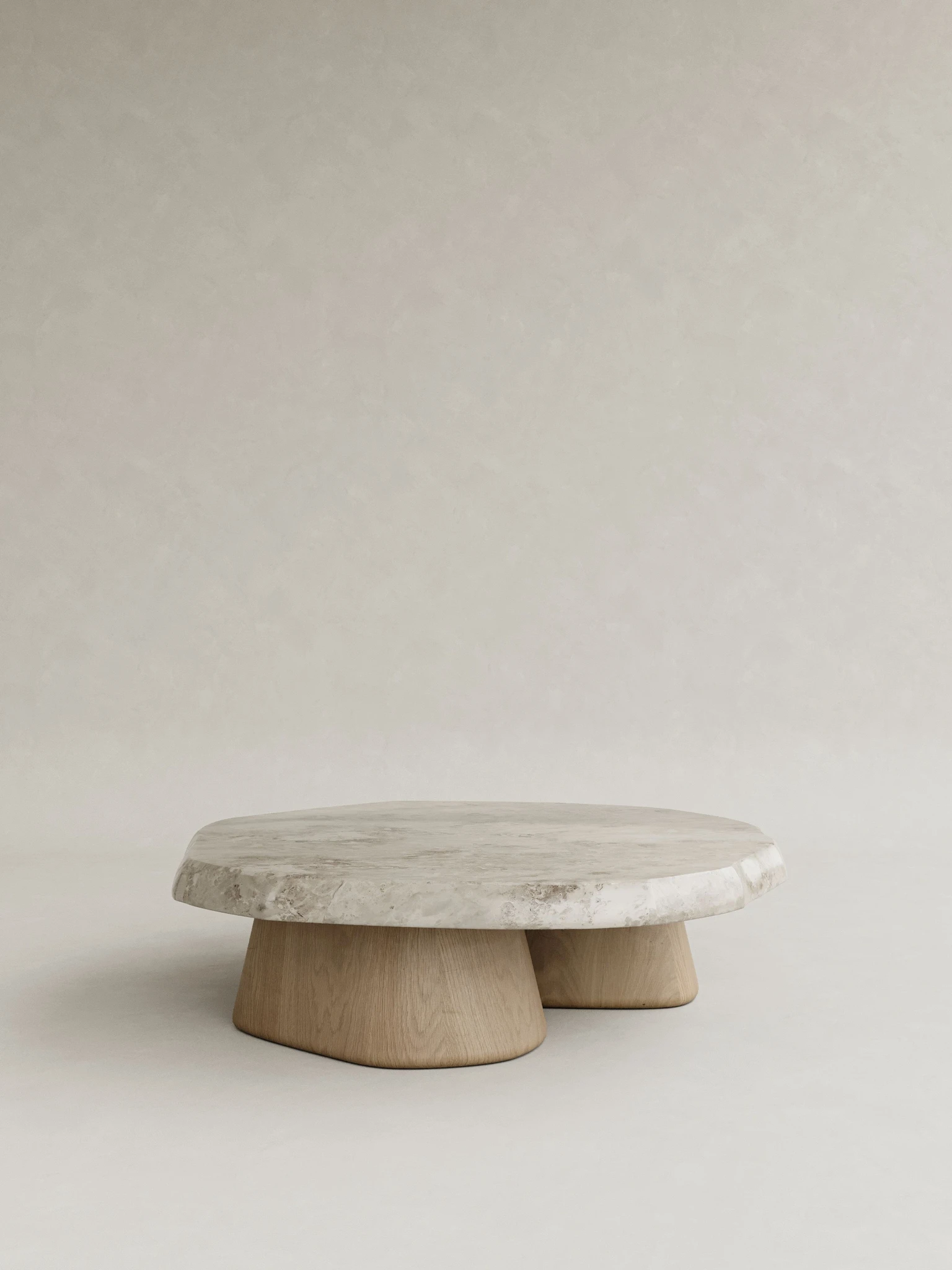 mermer sehpa çift konik ayaklı özel ölçü, masif ahşap ayaklı coffee table sipariş mobilya, ısmarlama mobilya doğal taş sehpa tasarım, minimal heykelsi orta sehpa mermer, japandi stil mermer sehpa doğal ahşap ayak