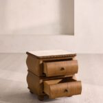 kavisli masif ahşap komodin özel üretim, iki çekmeceli komodin özel ölçü sipariş mobilya, ısmarlama mobilya modern klasik komodin tasarım, doğal ahşap komodin yumuşak form detaylı, mermer üst tablali komodin masif ahşap tasarım