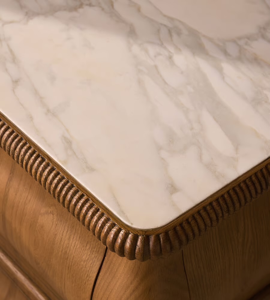 kavisli masif ahşap komodin özel üretim, iki çekmeceli komodin özel ölçü sipariş mobilya, ısmarlama mobilya modern klasik komodin tasarım, doğal ahşap komodin yumuşak form detaylı, mermer üst tablali komodin masif ahşap tasarım