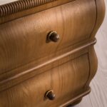 kavisli masif ahşap komodin özel üretim, iki çekmeceli komodin özel ölçü sipariş mobilya, ısmarlama mobilya modern klasik komodin tasarım, doğal ahşap komodin yumuşak form detaylı, mermer üst tablali komodin masif ahşap tasarım