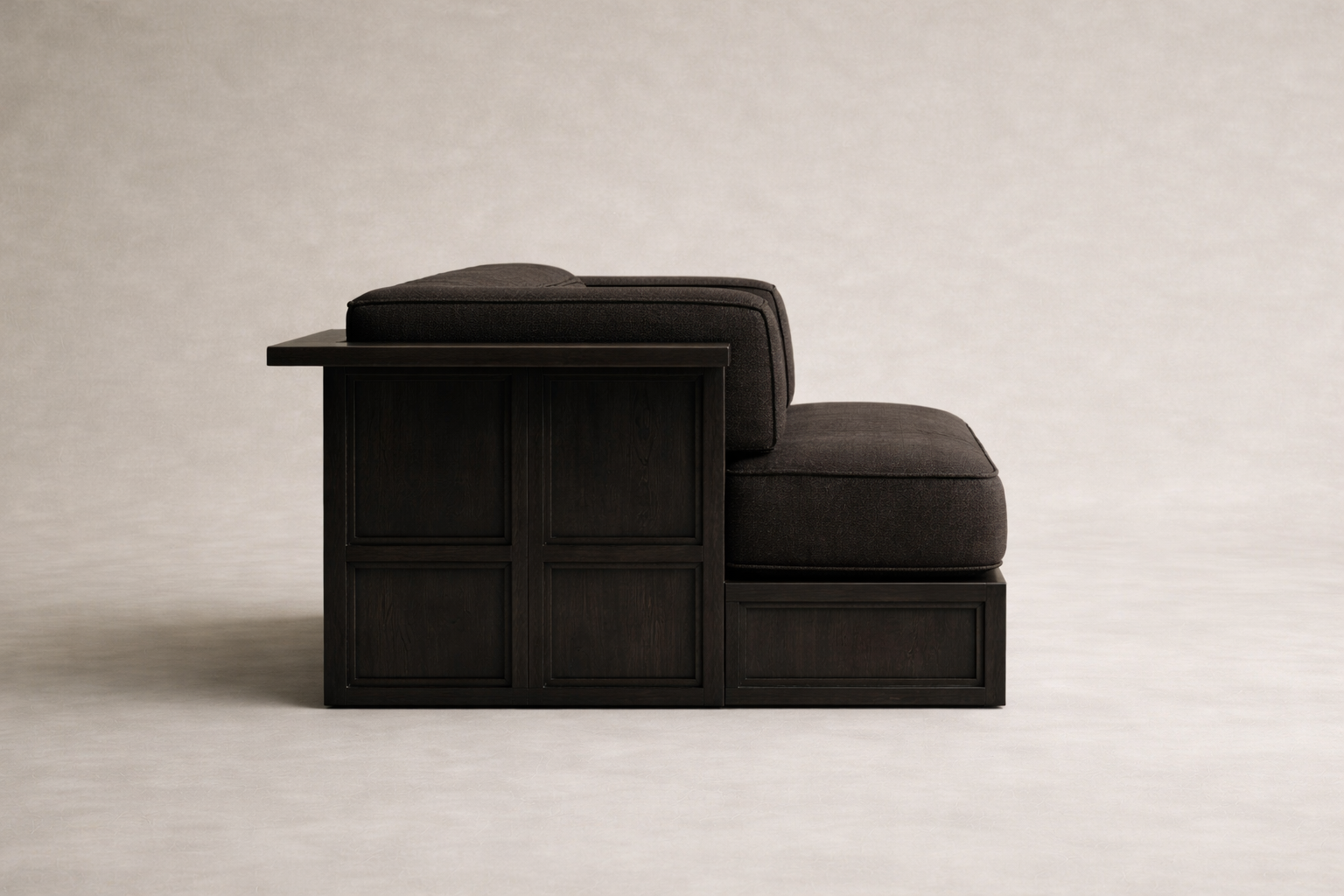 entegre yan sehpalı modern koltuk, platform govdeli ahsap lounge koltuk, ozel uretim modern lounge armchair, mimari tabanli modern koltuk tasarimi, modern interior lounge koltuk