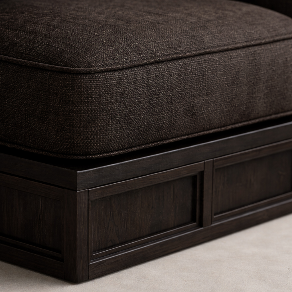 entegre yan sehpalı modern koltuk, platform govdeli ahsap lounge koltuk, ozel uretim modern lounge armchair, mimari tabanli modern koltuk tasarimi, modern interior lounge koltuk