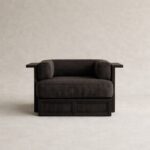 entegre yan sehpalı modern koltuk, platform govdeli ahsap lounge koltuk, ozel uretim modern lounge armchair, mimari tabanli modern koltuk tasarimi, modern interior lounge koltuk