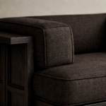 entegre yan sehpalı modern koltuk, platform govdeli ahsap lounge koltuk, ozel uretim modern lounge armchair, mimari tabanli modern koltuk tasarimi, modern interior lounge koltuk