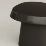 parlak lake yan sehpa organik form özel ölçü, tek ayaklı modern sehpa sipariş mobilya, ısmarlama mobilya siyah lake side table tasarım, heykelsi minimal yan sehpa monolitik form, özel üretim modern yan sehpa tasarım