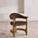 kavisli kol detaylı masif ahşap sandalye, deri döşemeli modern yemek sandalyesi, ergonomik sırtlı masif ahşap dining chair, özel üretim kolçaklı tasarım sandalye, heykelsi kavisli kol form sandalye