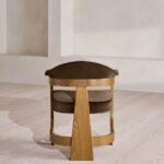 kavisli kol detaylı masif ahşap sandalye, deri döşemeli modern yemek sandalyesi, ergonomik sırtlı masif ahşap dining chair, özel üretim kolçaklı tasarım sandalye, heykelsi kavisli kol form sandalye