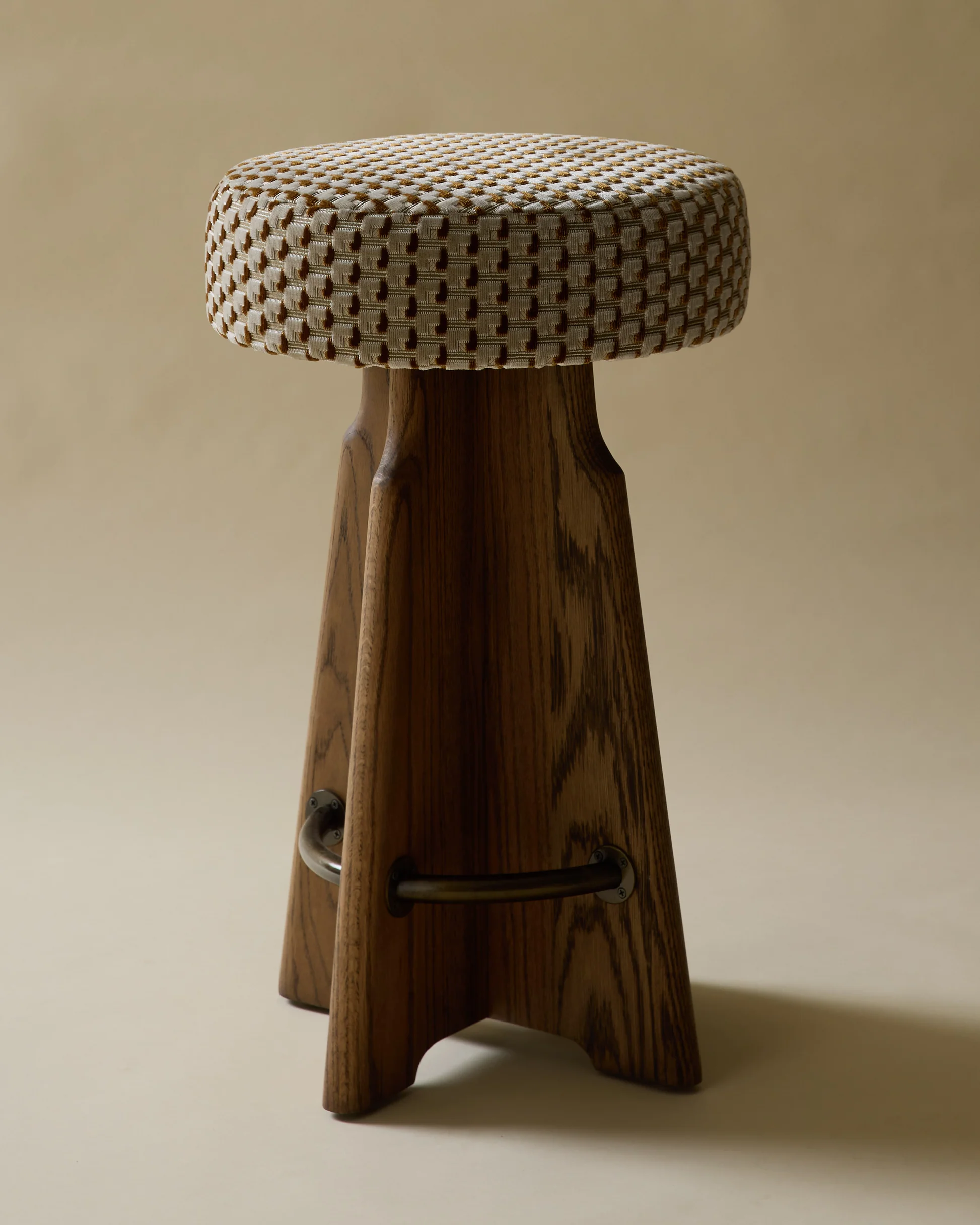 özel ölçü bar taburesi, sipariş mobilya bar taburesi, özel üretim bar taburesi, ısmarlama bar taburesi, masif ahşap bar taburesi