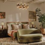 kavisli sirtli modern kanepe tasarimi, ozel uretim kompakt sofa tasarimi, kadife dosemeli organik kanepe, boutique interior modern sofa tasarimi, heykelsi form modern kanepe