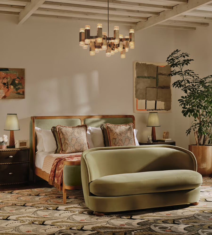 kavisli sirtli modern kanepe tasarimi, ozel uretim kompakt sofa tasarimi, kadife dosemeli organik kanepe, boutique interior modern sofa tasarimi, heykelsi form modern kanepe