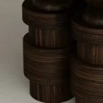 masif ahşap yuvarlak masa çoklu ayak özel üretim, heykelsi dining masa özel ölçü sipariş mobilya, ısmarlama mobilya silindirik ayaklı masa tasarım, modern klasik ahşap masa oyma detaylı, el işçiligi detaylı masa masif ceviz tasarım